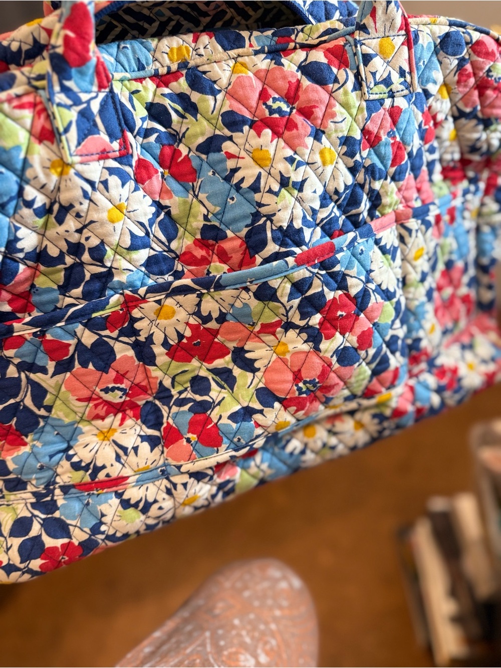 Vera Bradley Quilted Travel Bag “Summer Cottage” Pre-owned. Fair condition - Picture 9 of 12